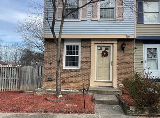 8277 Crestmont Cir, Springfield, VA 22153