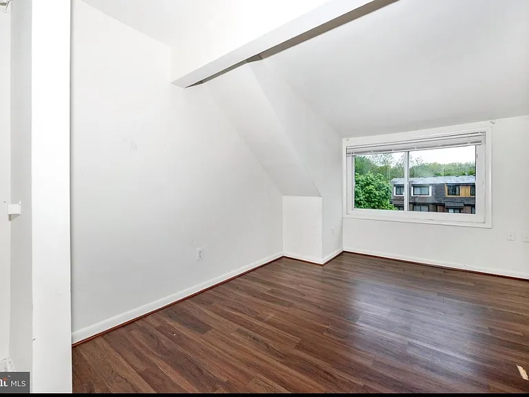 9913 Forest View Pl — Photo 16