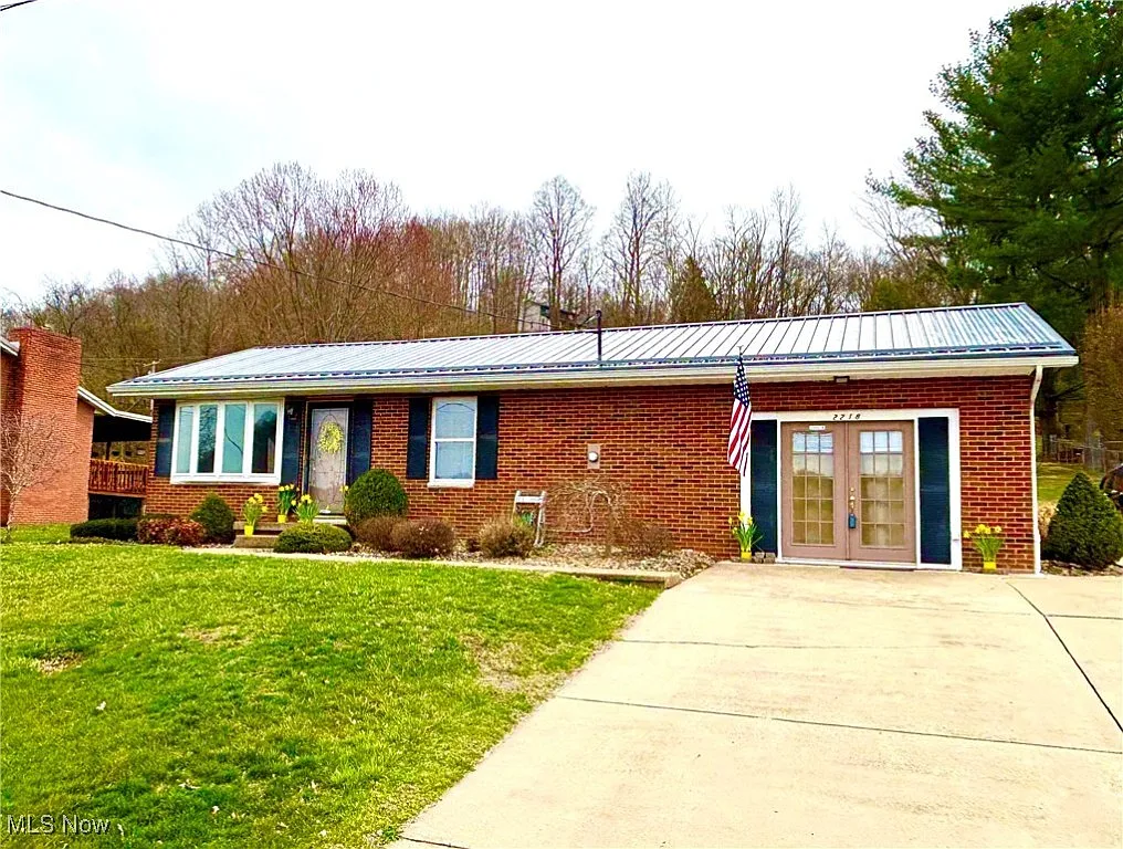 2218 Lindy Cir photo 1
