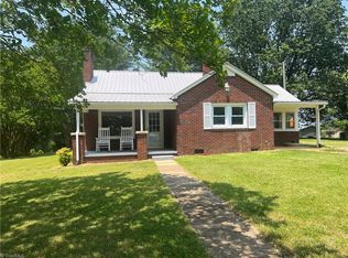 959 Little Mountain Church Rd, Ararat, NC 27007