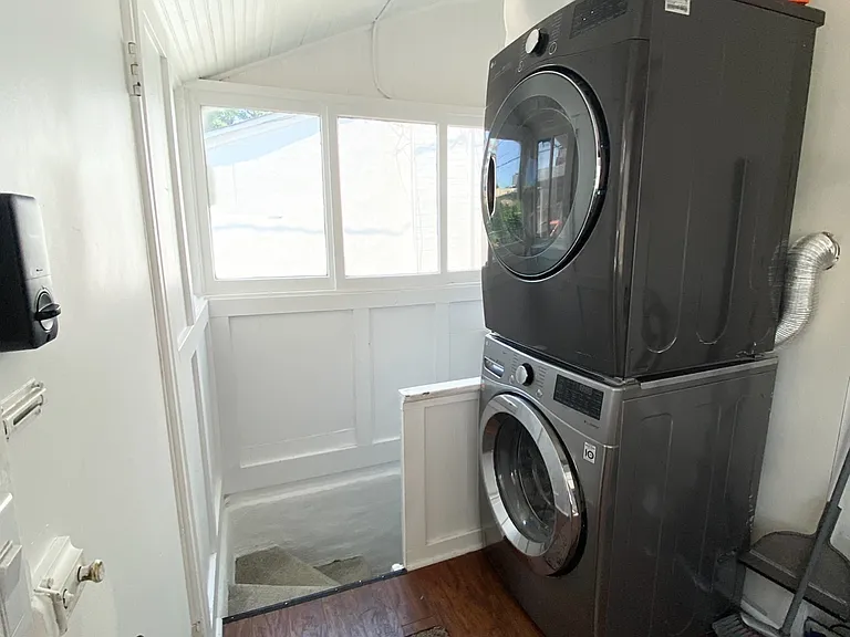 531 N Logan St — Photo 13