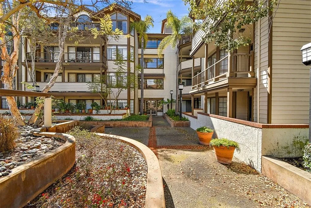 2 bed, 1165 sqft, $3,500 — Photo 3