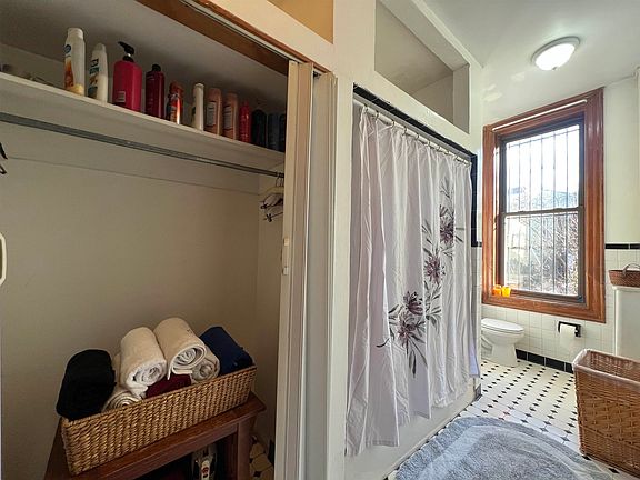5th image of 112 Summit Ave #1