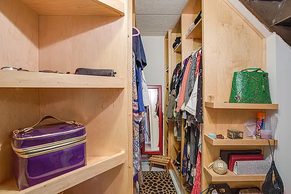 Sold by House-N-Key Realty | media 29