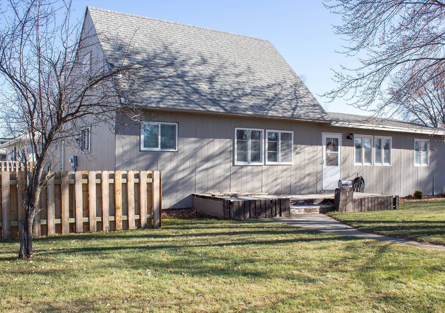 702 N Main St, Valentine, NE 69201 Zillow