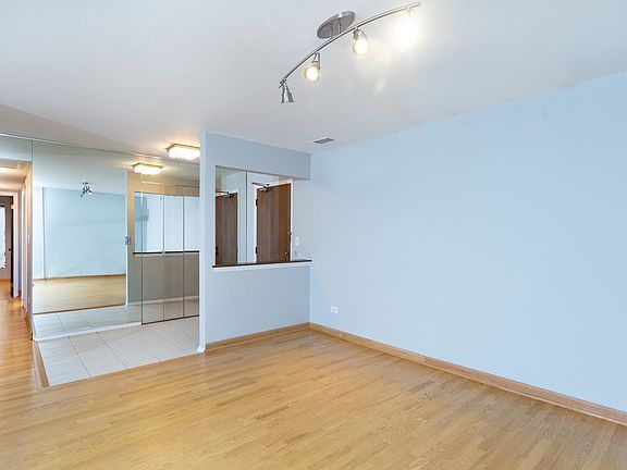 4th image of 7201 N Lincoln Ave APT 513