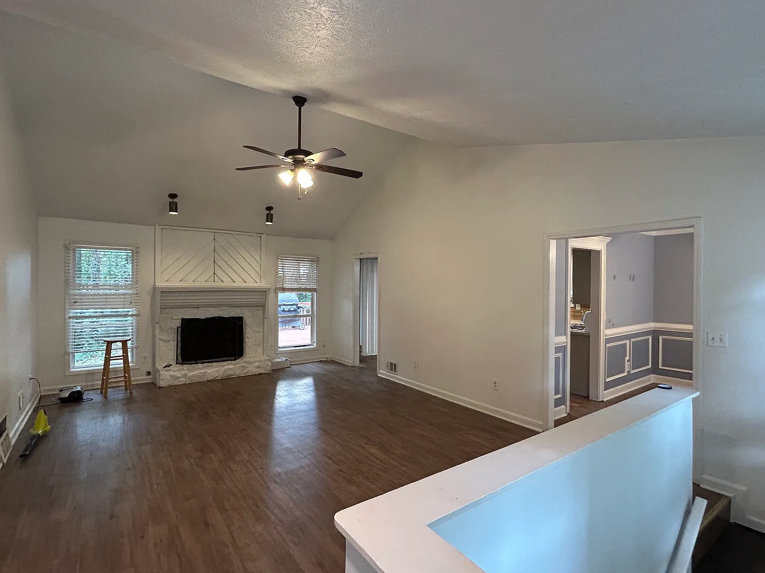 4 bed, 2500 sqft, $1,980 — Photo 3