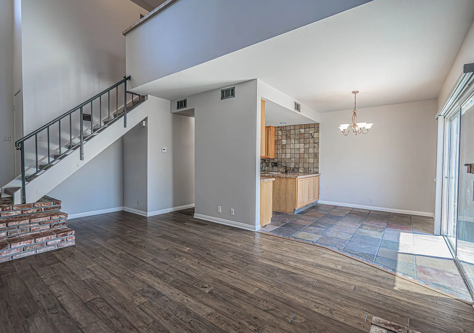 Charming 3-Bedroom Home in the Mountain View Court Community! — Photo 3