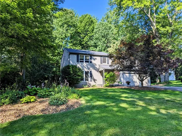 8762 Foxfire Ln, Baldwinsville, NY 13027