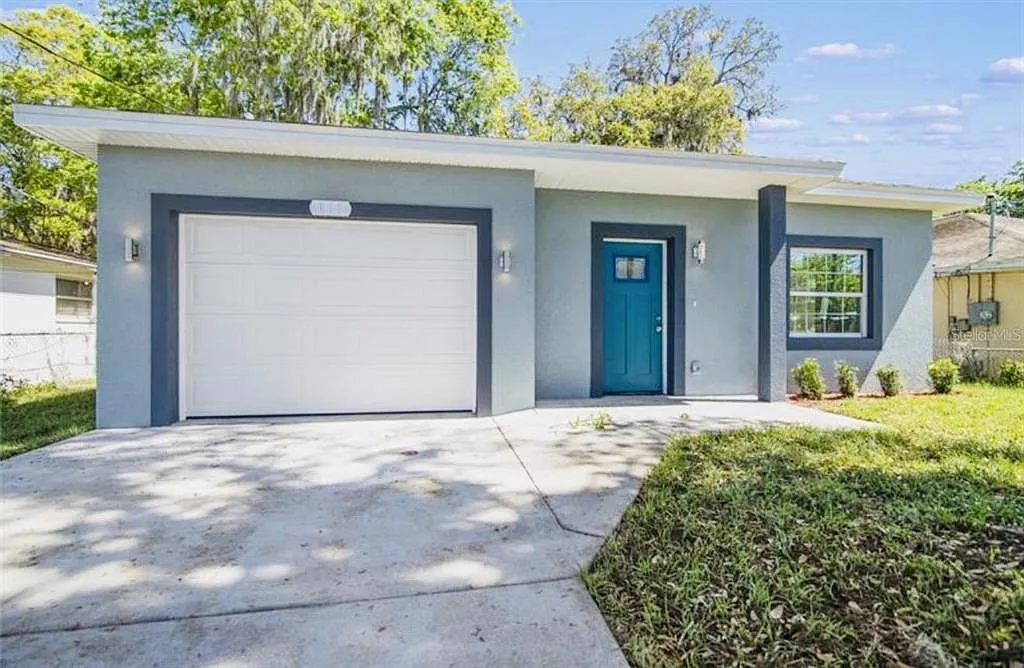3 bed, 2.0 bath, 1394 sqft, $2,700 — Photo 1