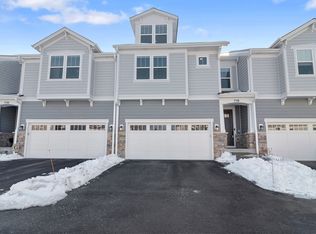 716 Riverbank Dr, Geneva, IL 60134