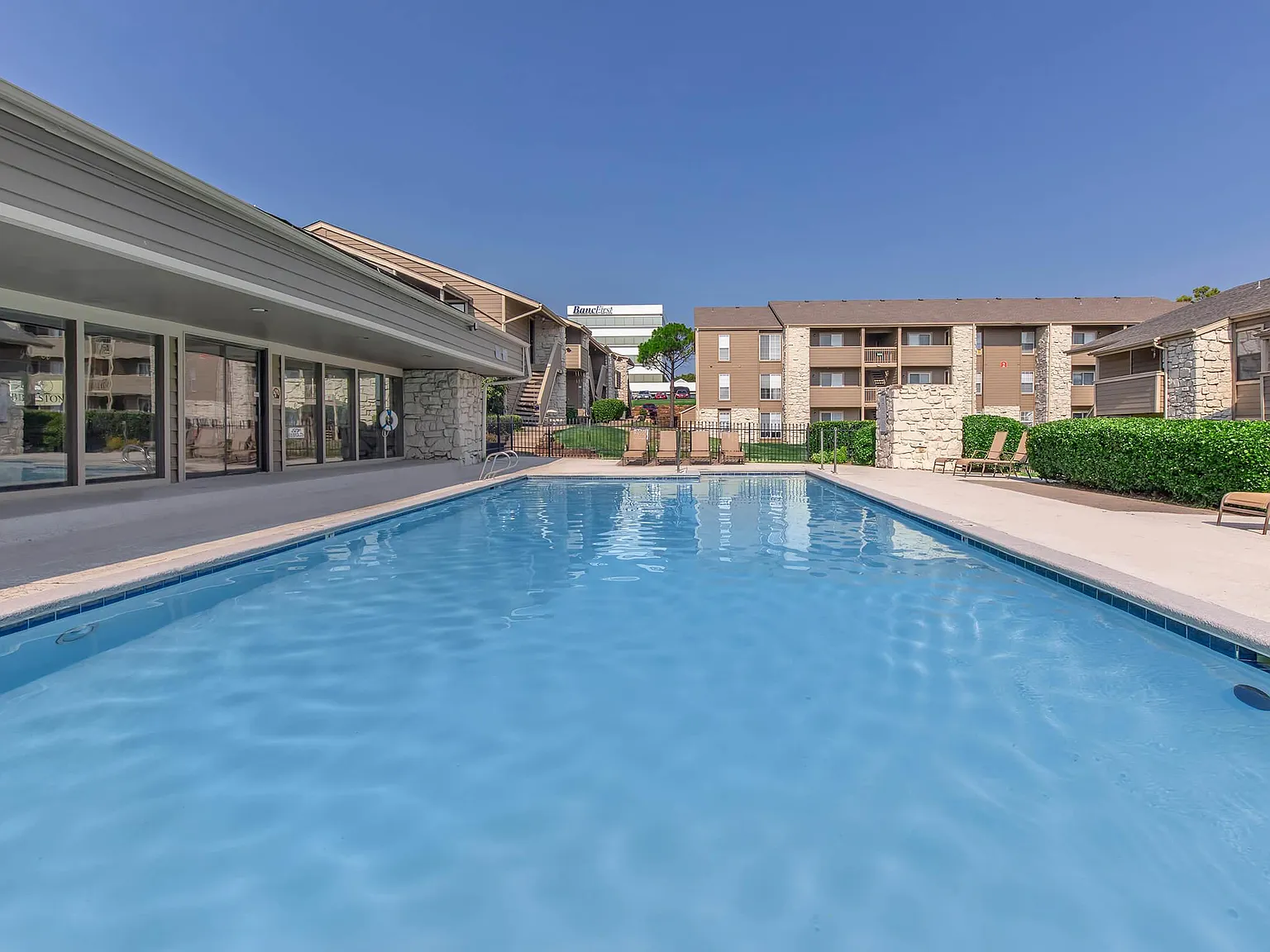 Cobblestone Apartments — Photo 4