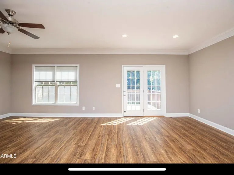 1608 Silver Spur Ln — Photo 11