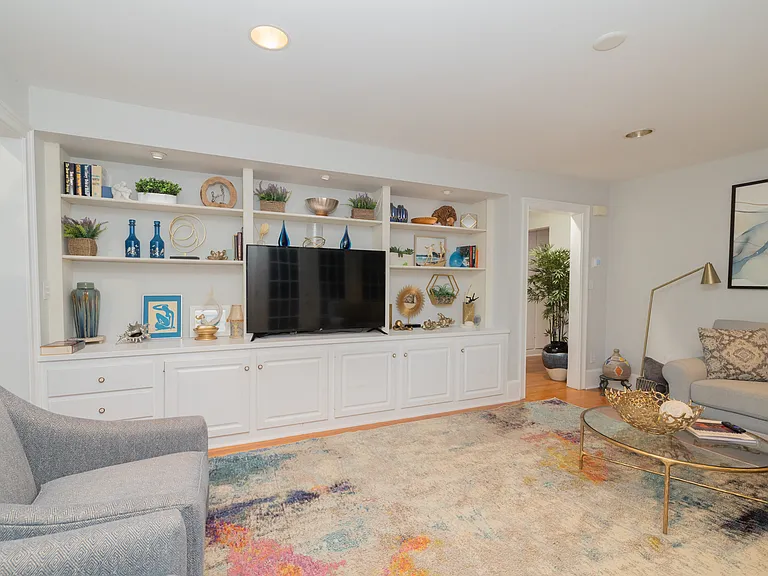 944 Lakeview Dr — Photo 23