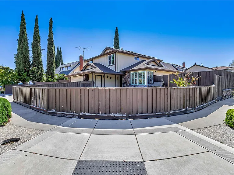 448 Los Pinos Way — Photo 3