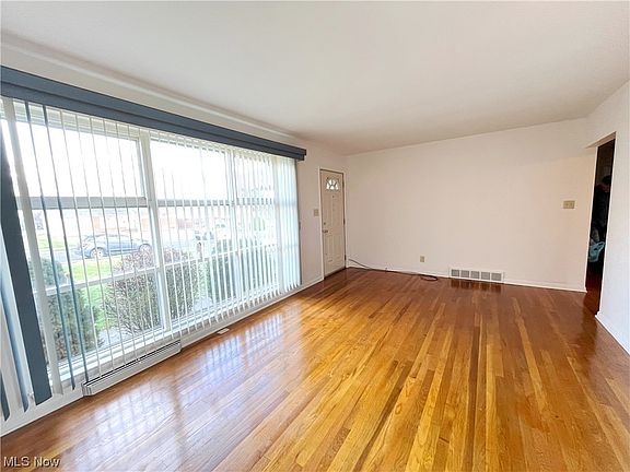 3rd image of 2657 Sierra Dr