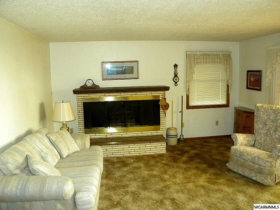 3rd image of 104 Elm Pl