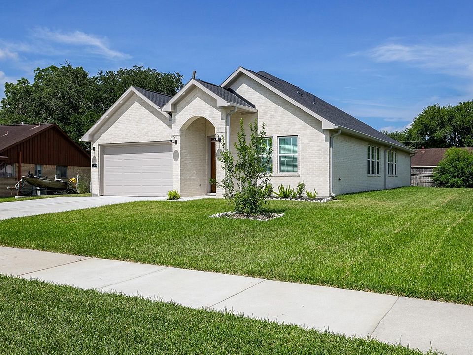 1st image of 2303 Cunningham Dr