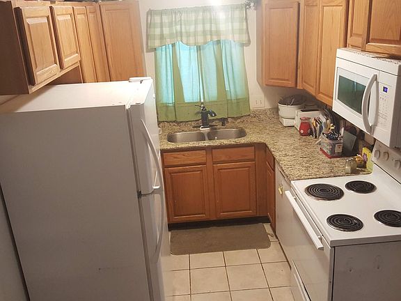 5th image of 2660 S Melville Dr