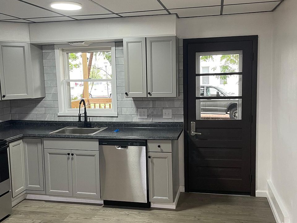 1st image of 902 W Market St #1