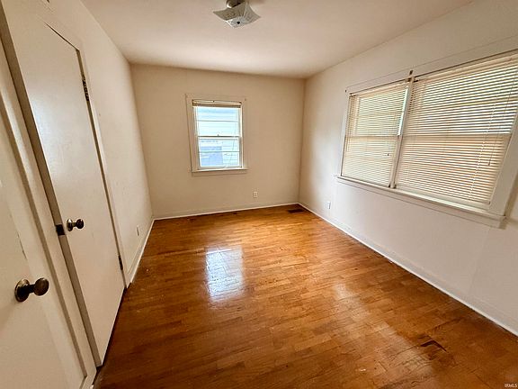 4th image of 1063 Russell St