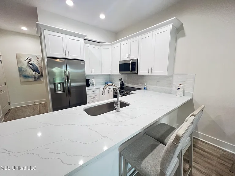 124 Court St — Photo 17