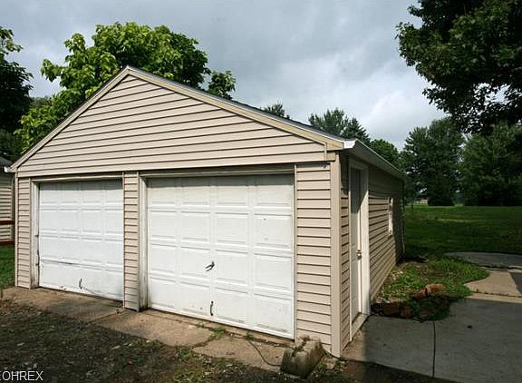 2nd image of 1044 Cleveland St