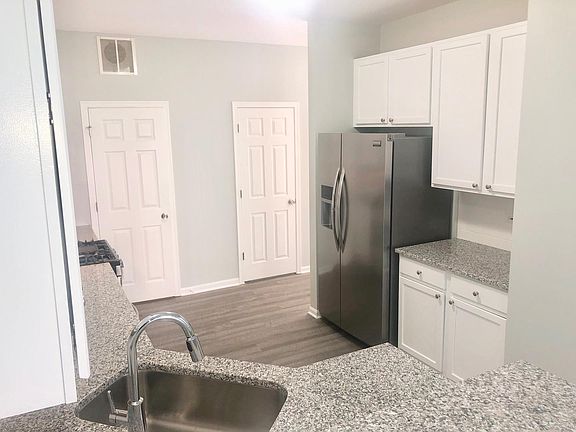 4th image of 422 N Patriot Dr
