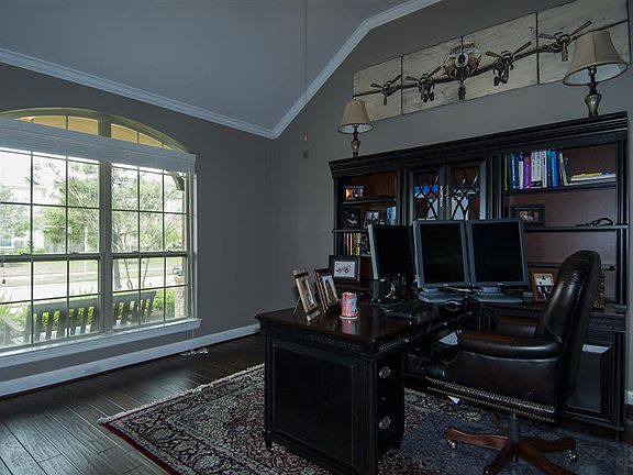 5th image of 10106 Hutton Park Dr