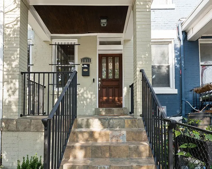 2911 Sherman Ave NW — Photo 2