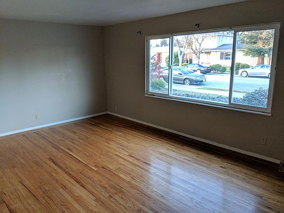 3rd image of 1054 Heatherstone Ave