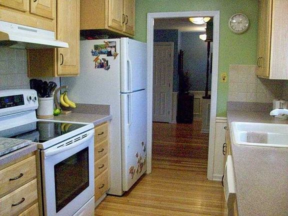4th image of 831 Preston Dr