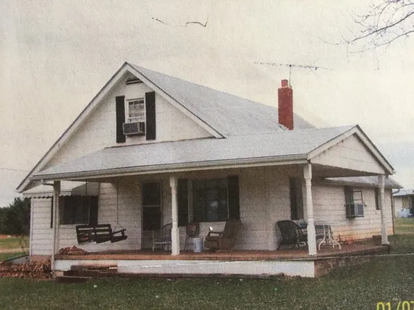 204 Toney St, Gretna, VA 24557