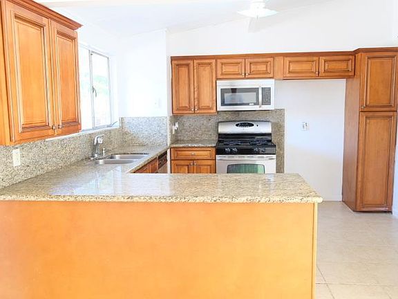 3rd image of 1762 Everglade Ave