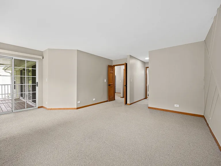 5S560 Paxton Dr #2H — Photo 12