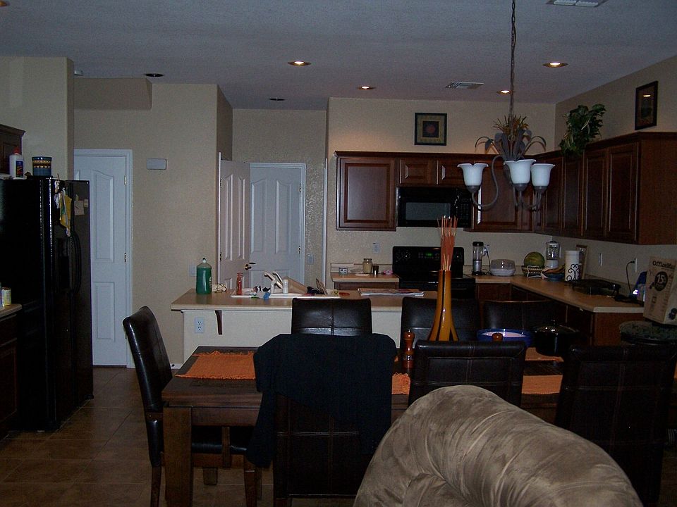 Roomy eat-in kitchen that is open to the family room