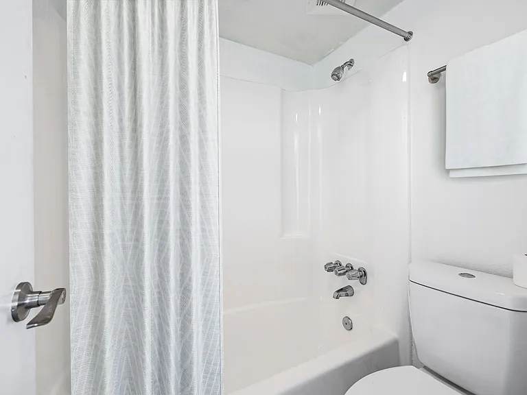 Park West Apartments — Photo 14