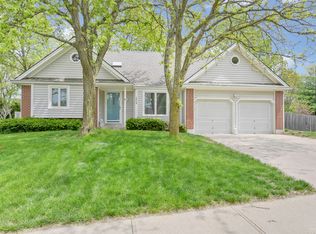 6649 Oak Ridge Dr, Shawnee, KS 66217