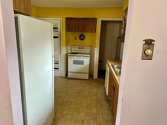 5th image of 8751 Townhill Dr