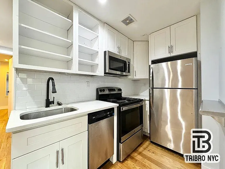 225 Halsey St #1 — Photo 2