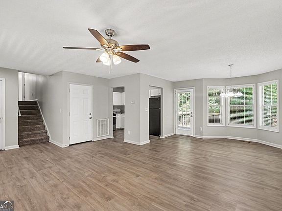 5th image of 303 Ivy Terrace Dr