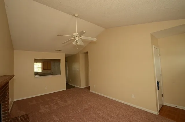 122 Creekview Dr — Photo 6