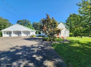 1220 W 6th St, Prentiss, MS 39474