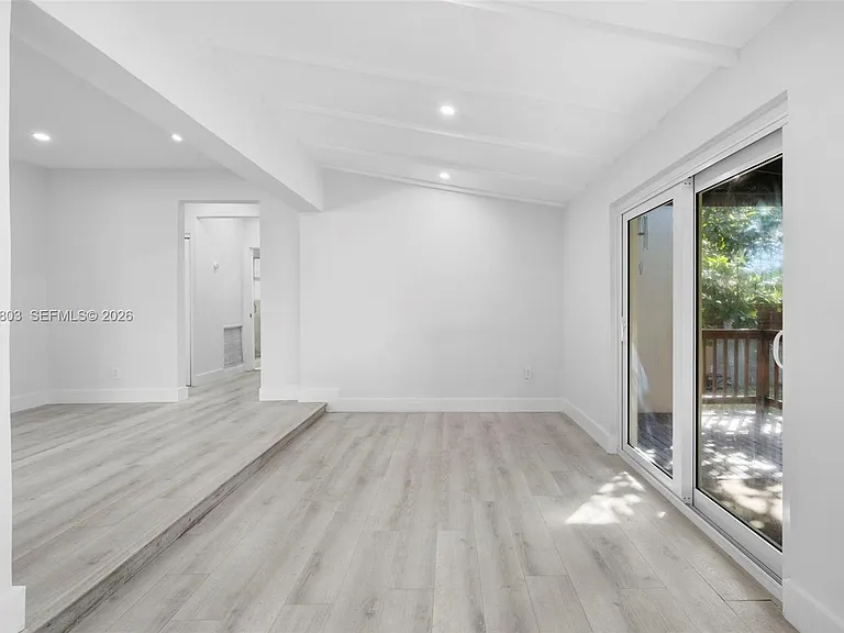 1262 SW 15th Ter — Photo 12
