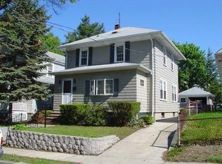 135 Oakland Ave, Cranston, RI 02910