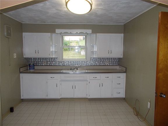 5th image of 933 Upper Crest Ave