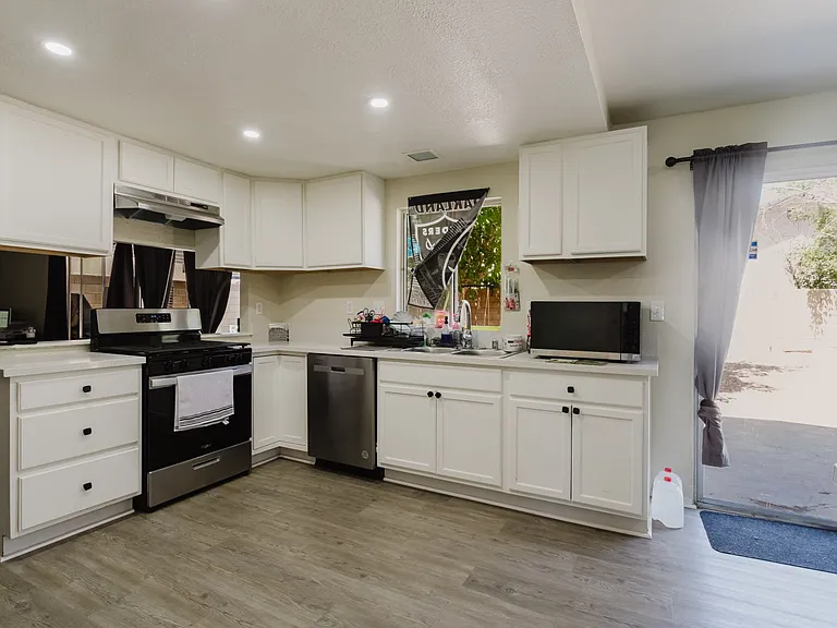 45041 Colleen Dr — Photo 9