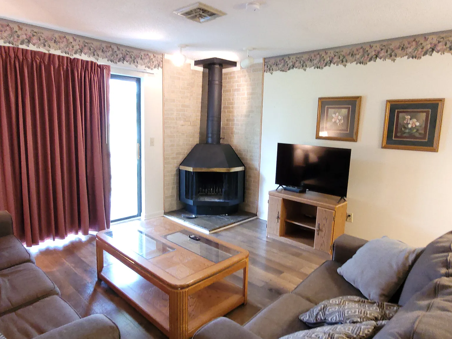 2 bed, 740 sqft, $1,500 — Photo 2