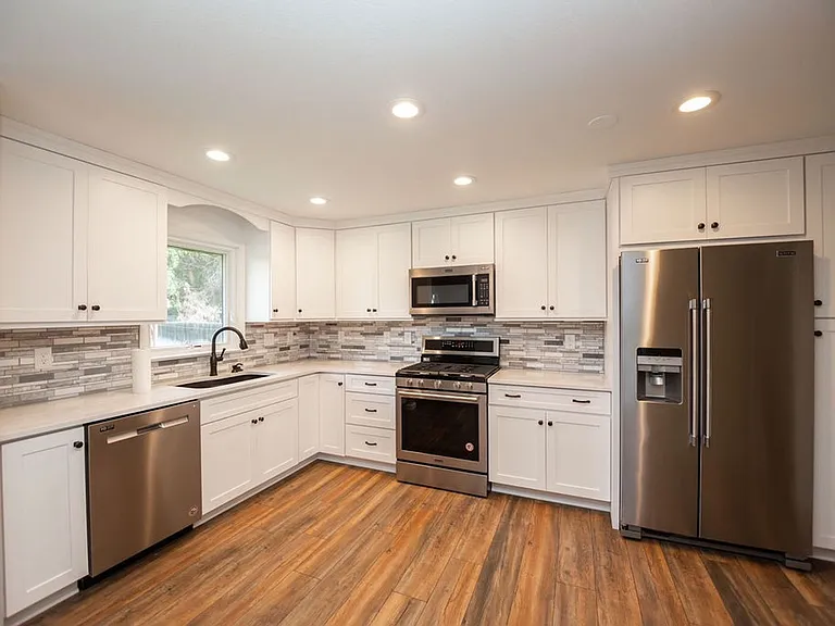 822 Walnut St — Photo 11
