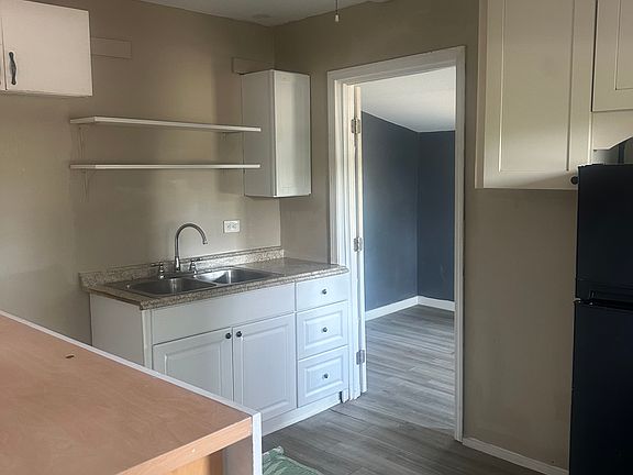 5th image of 4709 E 3rd St
